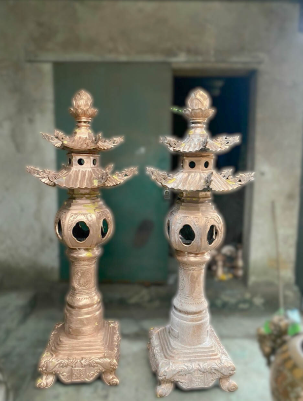 So Sánh Đôi Đèn Đồng Thau và Đồng Đỏ.png